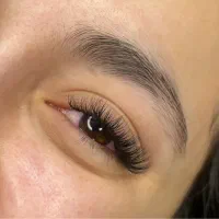 خدمات اکستنشن مژه و لیفت ابرو