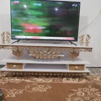 اینه کنسل وساعت زیر تلویزیون