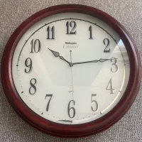 ساعت دیواری برند wellington با بدنه‌ی چوبی