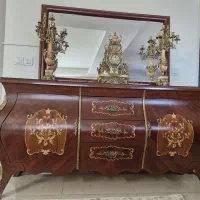 اینه و ساعت و شمعدان و کنسول