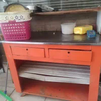 فرساندویچی و میز کار