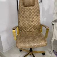 میز مدیرت مال مزون تمیز با سه دونه صندلی طلای|فروشگاه و مغازه|کرج, استاندارد|دیوار