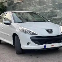 خودرو ۲۰۷ سفید بسیار شیک و کلاسیک