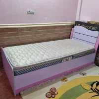 تخت‌ خواب تک نفره همراه با تشک