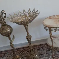 گلدان و میز برنز جنس قدیمی|کلکسیون اشیاء عتیقه|کرمانشاه, |دیوار