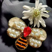 سنجاق سینه وتاج جواهردوزی شده|بدلیجات|قم, ولیعصر|دیوار