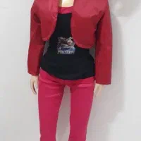عروسک باربی ایستاده