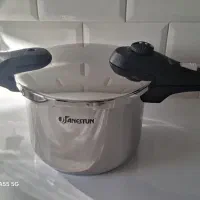 وسایل منزل ظرف قرمز مناسب یلدا