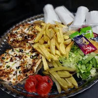 نیاز به همکار خانوم جهت کار در فست فود