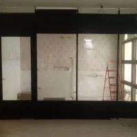 دوعدد پارتیشن یکی شیشه و دیگری چوب شیشه