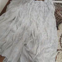 ۲ عدد پرده در ابعاد ۲/۵×۲ متر و ۳×۲ متر