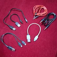 تعدادی کابل شارژ تایپ سی،معمولی و اپل و کابل هدفون