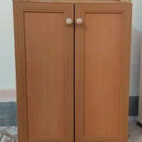 یک عدد جاکفشی و تلوزیون و زیر تلوزیون