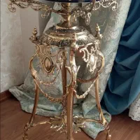 میوه خوری کنار سالنی برنز