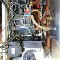 تعمیرات پکیج و رادیاتور آبگرمکن و تصفیه آب اسپیلت