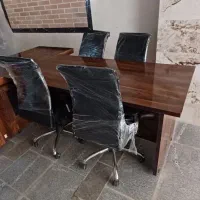 ۲ عدد میزمدیریت و کنفرانس با ۵عدد صندلی