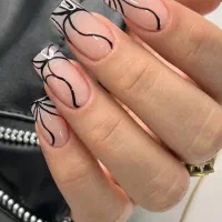 استخدام ناخنکار و مژه کار