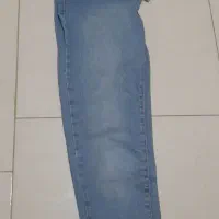 تعدادی شلوار لی