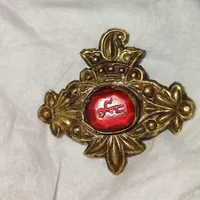 گل سینه قدیمی .بانگین یاقوت پشت کاس خط کوفی