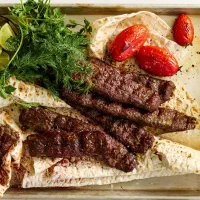 منقل چی در کبابی میلاد