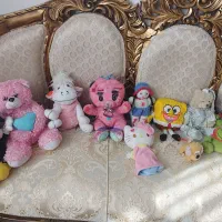 تعدادی عروسک اسباب بازی