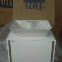 کمد روشویی سفید  با آینه پشت نور دار