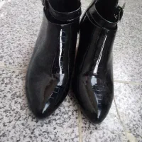 کفش سایز ۳۹