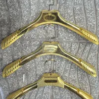 چوب لباسی طلایی