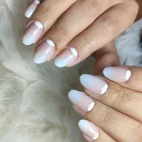 دستیار ناخن و اجاره میز