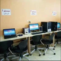 خانم جهت کار در کافی نت