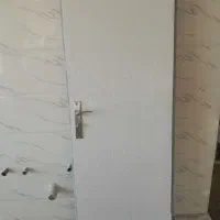 درب چوبی به چپ باز میشه