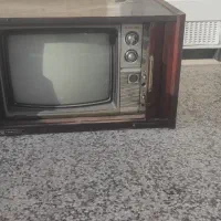تلوزیون قدیمی|کلکسیون اشیاء عتیقه|زرقان, |دیوار