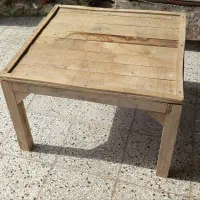 یک عدد فرش وکرسی وساعت به فروش میرسد