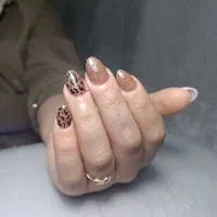 کاشت ناخن و کاشت مژه و اموزش لاین ها