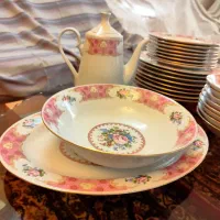 سرویس چینی عتیقه|ظروف سرو و پذیرایی|تربت‌حیدریه, کاشانی|دیوار