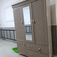 کمد ایستاده