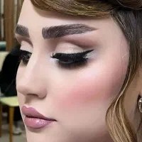 میکاپ و شنیون سالن لیانا