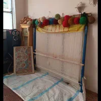 دارقالی. عروسک.خرسی وچند قلم وسیله.