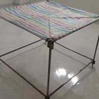 میز آهنی قوطی