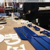 استخدام نیرو برای مونتاژ تابلو تبلیغاتی