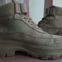 نیم بوت|کیف، کفش، کمربند|بابل, |دیوار