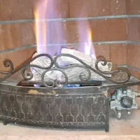 شومینه به همراه هیزم سفالی