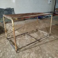 چهار پایه آهنی