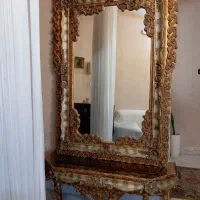 آینه با پایه چوبی