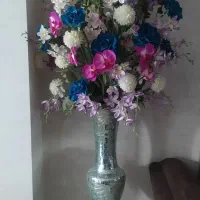 گل و گلدان بزرگ