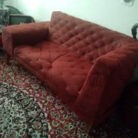 مبل چستر قرمز نیاز به تعمیر