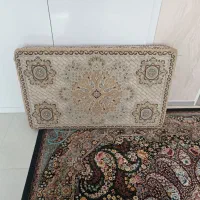 پشتی گل بر جسته جنسش از فرش