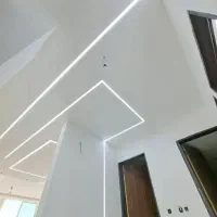 اکیب نقاش و نقاشی ساختمان تک