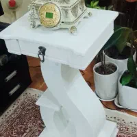 میز و تلفن شیک