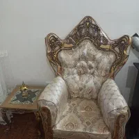 مبل و غذا خوردی